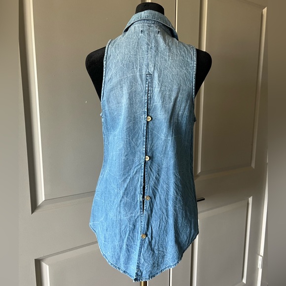 🔥bebe denim sleeveless button up shirt. Size small. Excellent condition - Picture 4 of 5